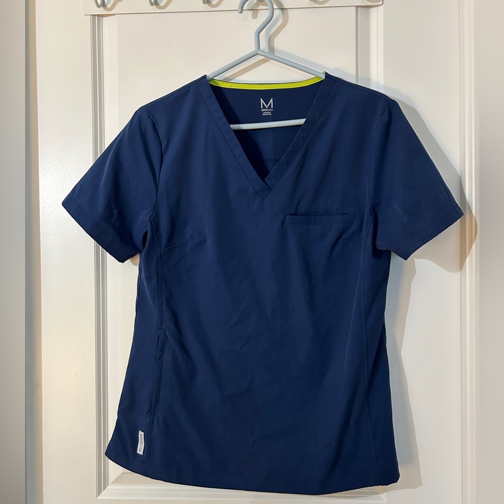 Medelita Scrub Top